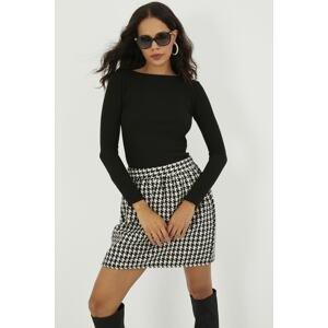 Cool & Sexy Women's Ecru-Black Crowbarn Patterned Mini Cachet Skirt KN53