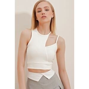 Trend Alaçatı Stili Women's White Crew Neck Asymmetrical Cut Out Crop Blouse
