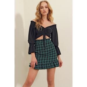 Trend Alaçatı Stili Women's Black-Green Skirt Flared Crow's Feet Patterned Zipper Detail Stamped Mini Skirt