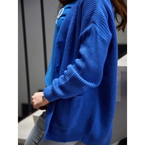 Loose women's sweater with blue buttons