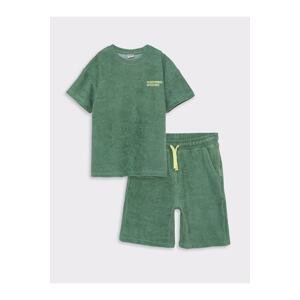 LC Waikiki Crew Neck Embroidery Detailed Short Sleeved Boy's T-Shirt And Shorts.