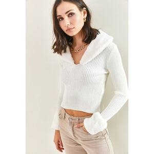 Bianco Lucci Women's Knitwear Sweater With Shearling Fur Sleeves And Collar.