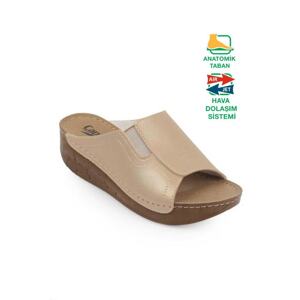 Capone Outfitters Anatomical Soft Comfortable Sole, Wedge Heels Mommy Slippers.