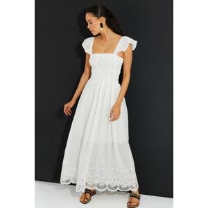 Cool & Sexy Women's White Scalloped Gippe Lined Maxi Dress