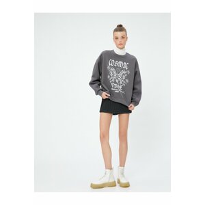 Koton This Printed Sweatshirt has a comfortable fit with a crew neck and long sleeves.