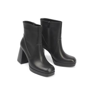 Capone Outfitters Flat Toe Side Zipper Platform Women's Boots