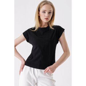 HAKKE Zero-Sleeve Shoulder Embellishment Blouse