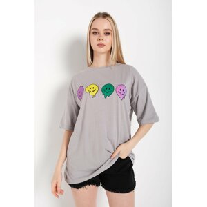 K&H TWENTY-ONE Women's Painted Gray Oversized T-shirt with a Smiley Face Print.