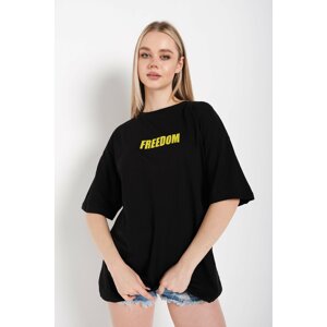 K&H TWENTY-ONE Women's Black Oversize Freedom Print T-shirt.