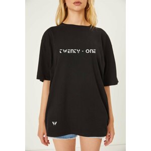 K&H TWENTY-ONE Women's Black Oversized Special Design T-shirt