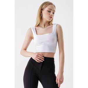 HAKKE Square Collar Crop Singlets