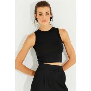 Cool & Sexy Women's Black Crop Top