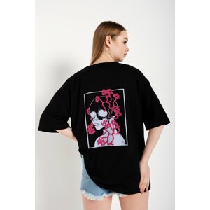 K&H TWENTY-ONE Women's Black Oversized T-shirt with a Floral Figure Print at the Back