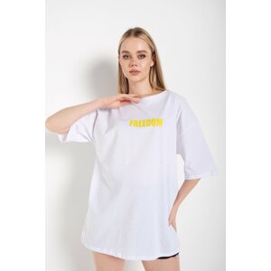 K&H TWENTY-ONE Women's White Oversize Freedom Print T-shirt.