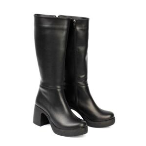 Capone Outfitters Women's Round Toe Anchored Ankle Boots
