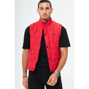River Club Men's Onion Pattern Quilted Red Vest