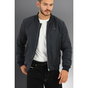 River Club Men's Navy Blue Water And Windproof Sports Jacket With Quilted Fibers.