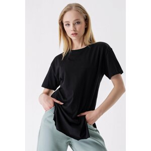 HAKKE Women's Crew Neck Oversized T-shirt with Side Slits.