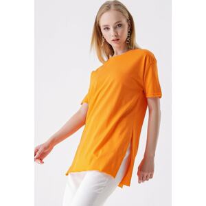 HAKKE Women's Crew Neck Oversized T-shirt with Side Slits.