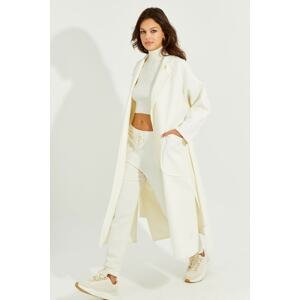 Cool & Sexy Women's Ecru Pocket Long Stamped Coat