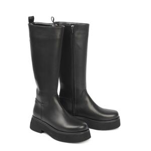 Capone Outfitters Women's Round Toe Boots with Zipper at the Side.