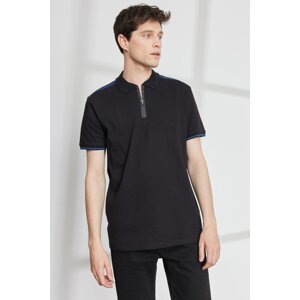 ALTINYILDIZ CLASSICS Men's Black Slim Fit Slim Fit Polo Neck Short Sleeve Cotton T-Shirt.