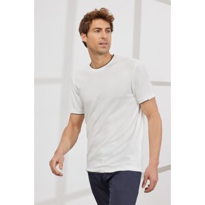 ALTINYILDIZ CLASSICS Men's White Slim Fit Slim Fit Crew Neck Short Sleeved Jacquard T-Shirt.