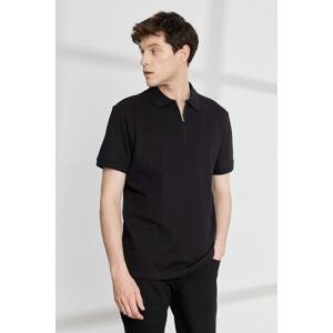 ALTINYILDIZ CLASSICS Men's Black Slim Fit Slim Fit Zippered Polo Neck Textured Fabric Short Sleeved T-Shirt.