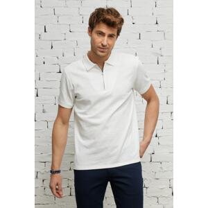 ALTINYILDIZ CLASSICS Men's Ecru Slim Fit Slim Fit Zippered Polo Neck Textured Fabric Short Sleeved T-Shirt.