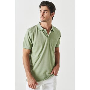 ALTINYILDIZ CLASSICS Men's Non-shrinking Cotton Fabric Regular Fit Wide Cut Green Anti-roll Polo Collar with Pockets T-Shirt.