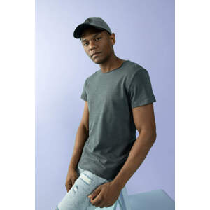 DEFACTO Slim Fit Crew Neck Basic T-Shirt