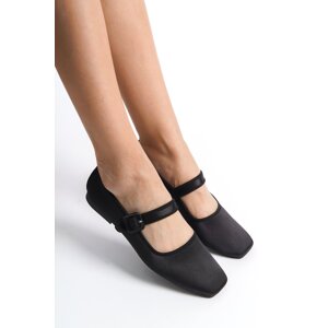 Capone Outfitters Women's Buckle Detailed Satin Ballerinas