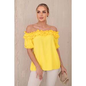 Spanish blouse with a small ruffle of yellow color