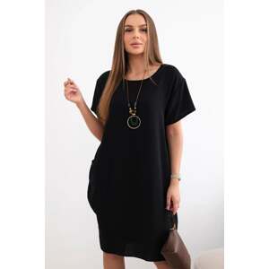 Dress with pockets and pendant in black